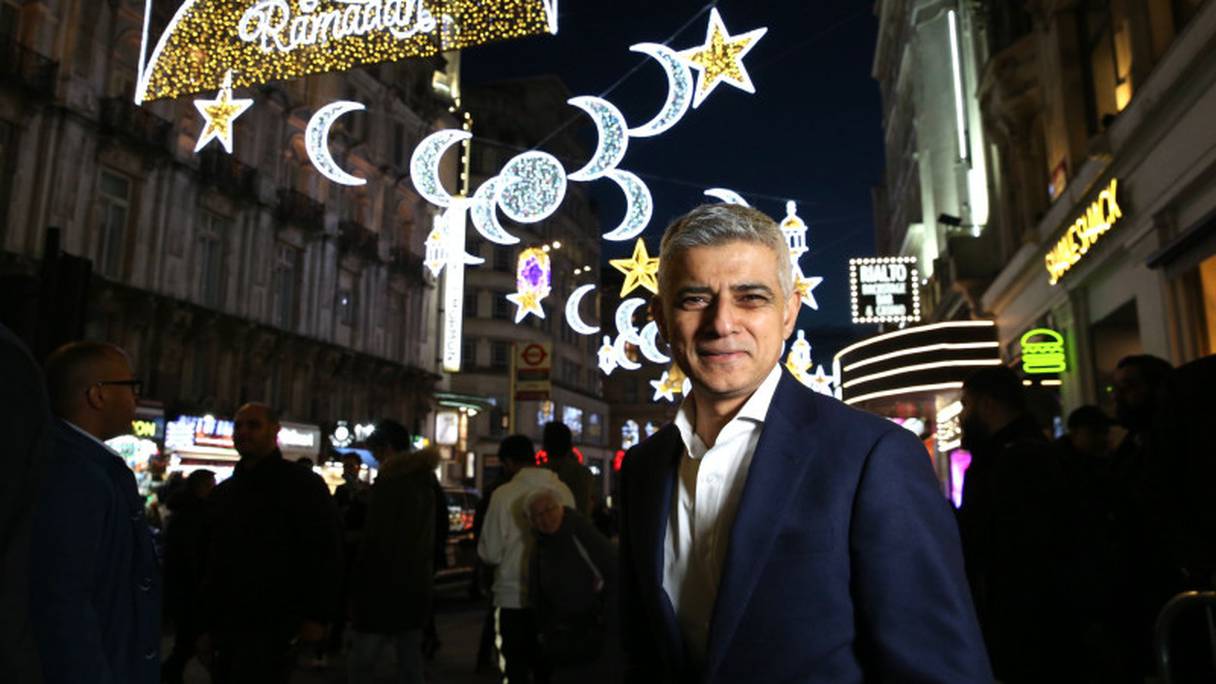 Le maire de Londres, Sadik Khan, a illuminé une partie de Londres au couleurs du Ramadan, le 22 mars 2023.