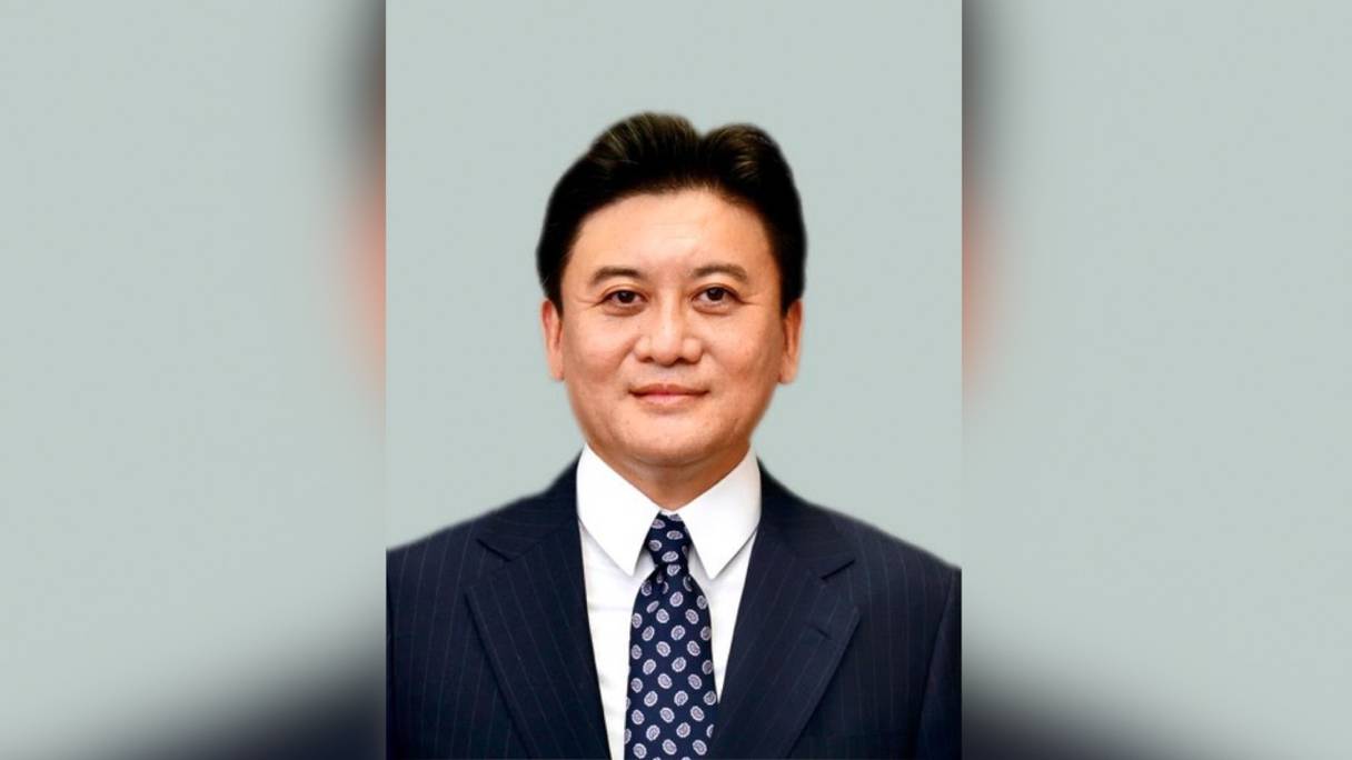 Takebe Arata est vice-ministre de l'Agriculture, des Forêts et de la Pêche dans le gouvernement japonais, dirigé par Fumio Kishida.

