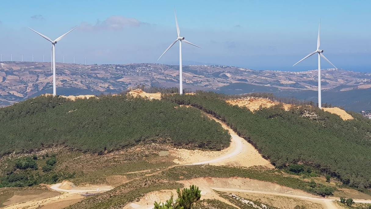 Le parc éolien de Tanger-Dhar Saadane, d'une puissance installée de 107,1 MW, soit une capacité unitaire de 850 KW pour les 126 éoliennes.
