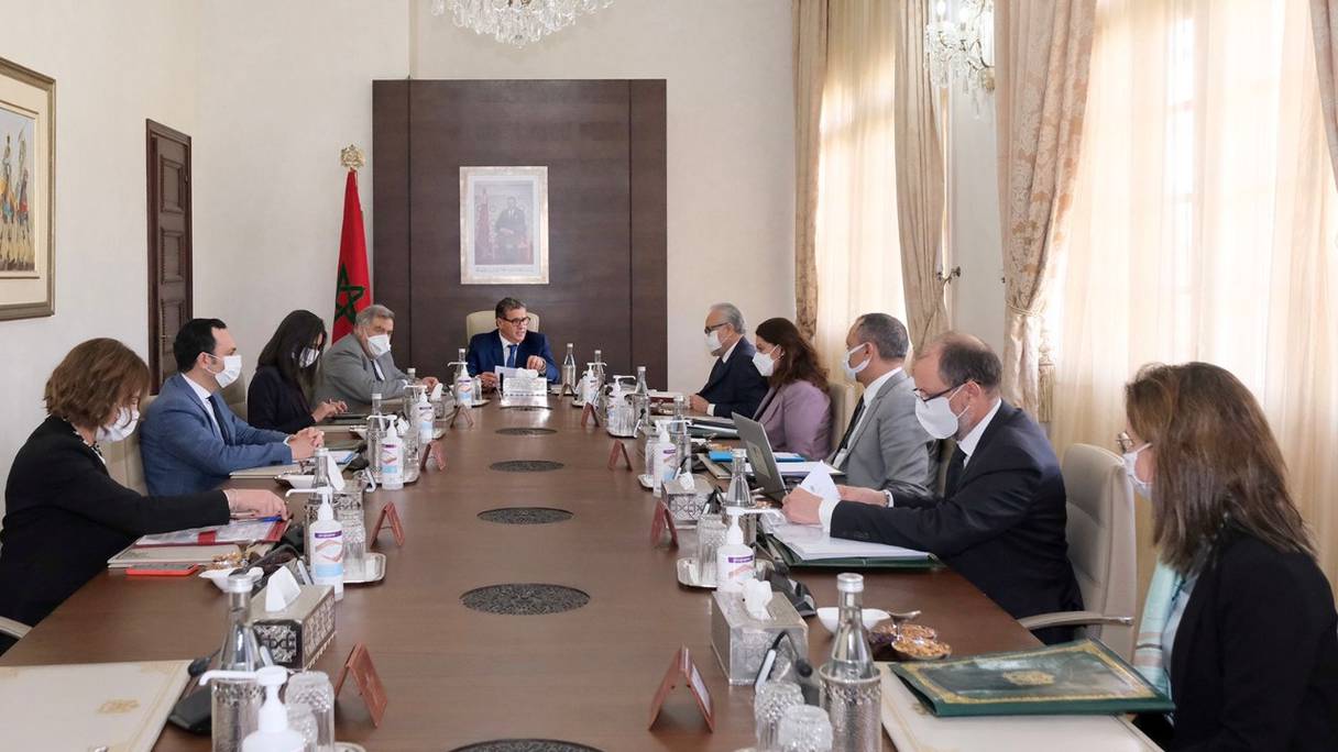 Aziz Akhannouch a présidé une réunion interministérielle sur le projet de la nouvelle Charte de l'investissement, mercredi 23 février 2022.
