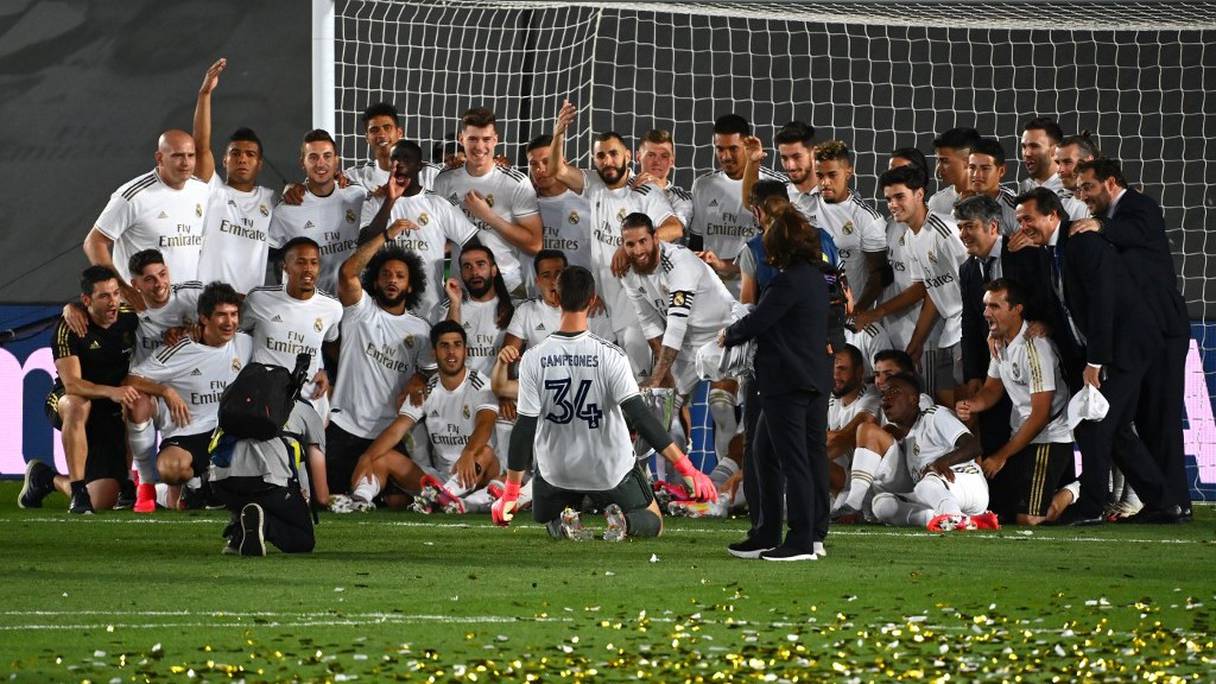 Les joueurs du Real Madrid célèbrent leur titre de champion d'Espagne.
