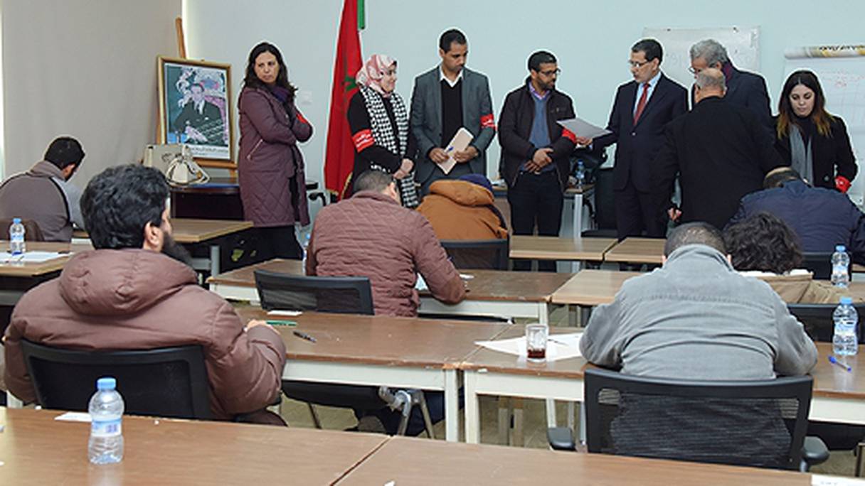 Le chef de gouvernement, Saâd-Eddine El Othmani en visite à l'École nationale supérieure de l'Administration qui a abrité le concours unifié pour les personnes en situation de handicap.
