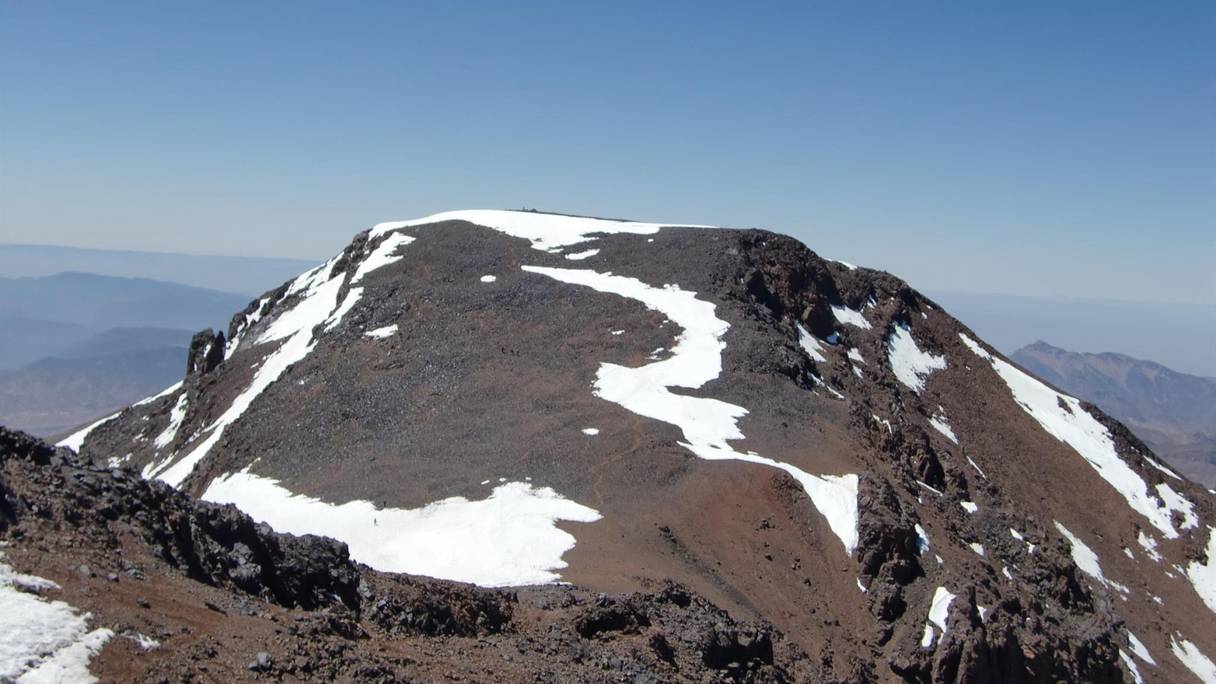 Dans le Haut Atlas, le jbel Ouanoukrim, second plus haut sommet d'Afrique du Nord, se trouve à 4.083 mètres d'altitude, au sud-ouest du jbel Toubkal, point culminant d'Afrique du Nord (4.167 mètres). 
