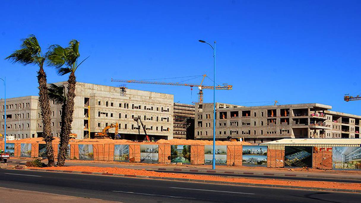 Le CHU d'Agadir est en projet. Son ouverture est prévue pour 2023. Construit sur une superficie de 9, 3 hectares, et d'une capacité litière de 867 lits, cet établissement est financé par un fonds de développement saoudien. 
