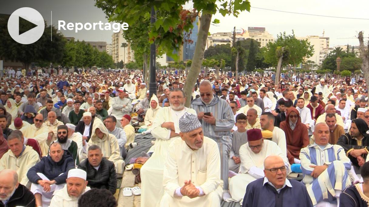 Tôt au matin de ce 2 mai 2022, à Tanger, des centaines de fidèles sont rendus sur l'esplanade de la mosquée des Syriens pour accomplir la prière de Aïd Al-Fitr.
