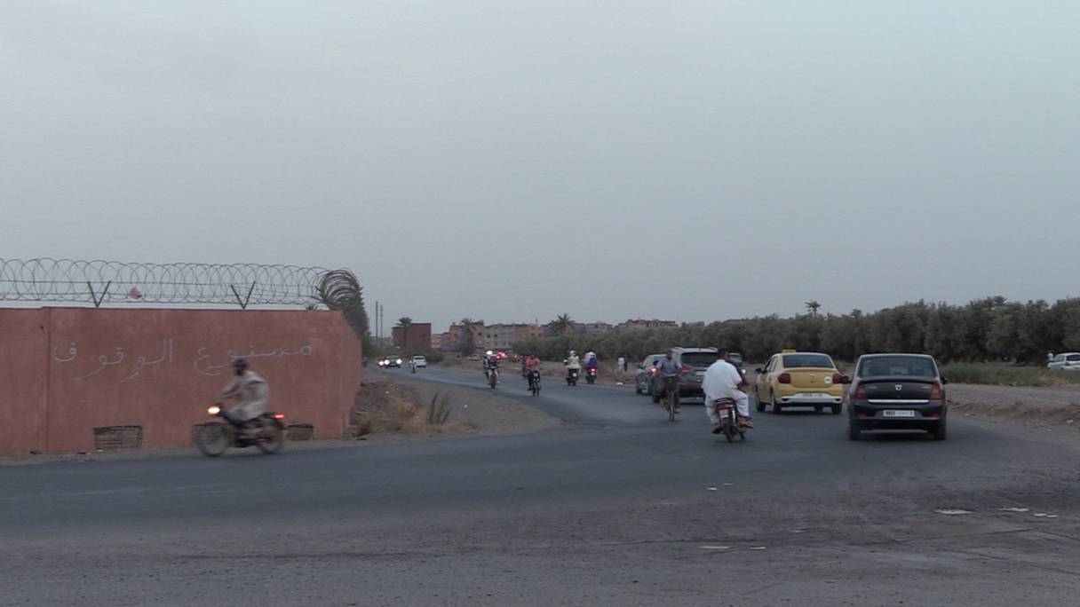 A Marrakech, la route principale reliant les quartiers Mhamid et Socoma est réputée dangereuse.
