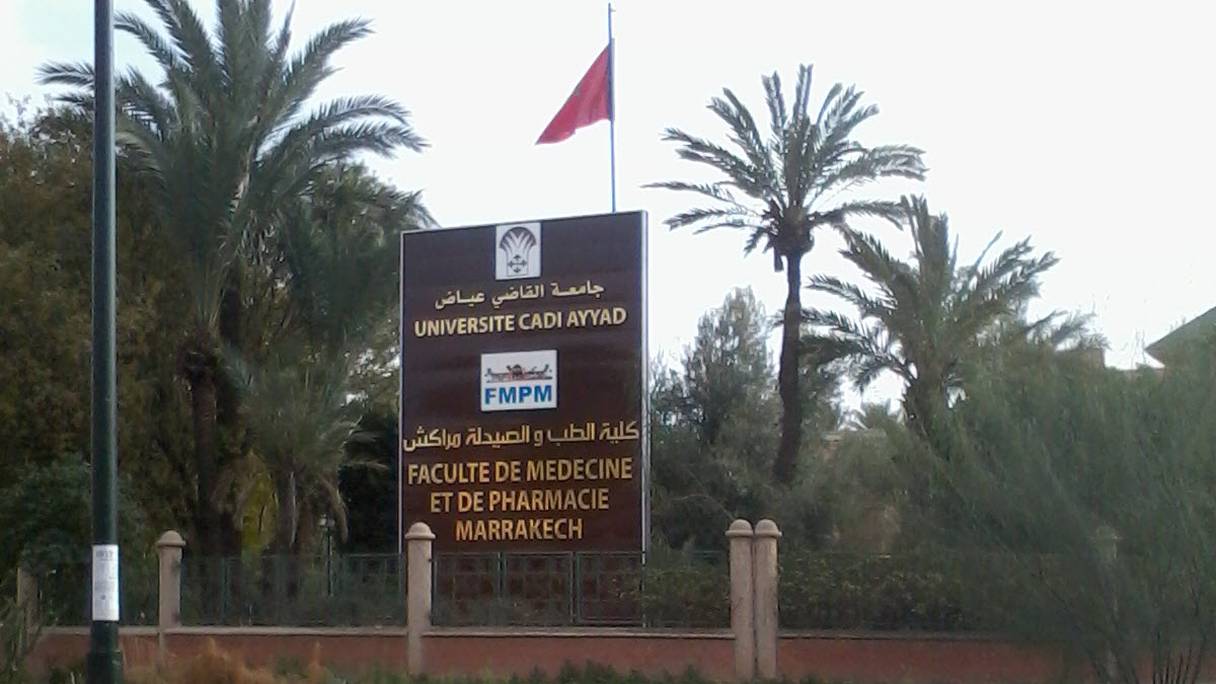 La Faculté de médecine de Marrakech est située dans le quartier de Semlalia, dans le centre-ville de Marrakech.
