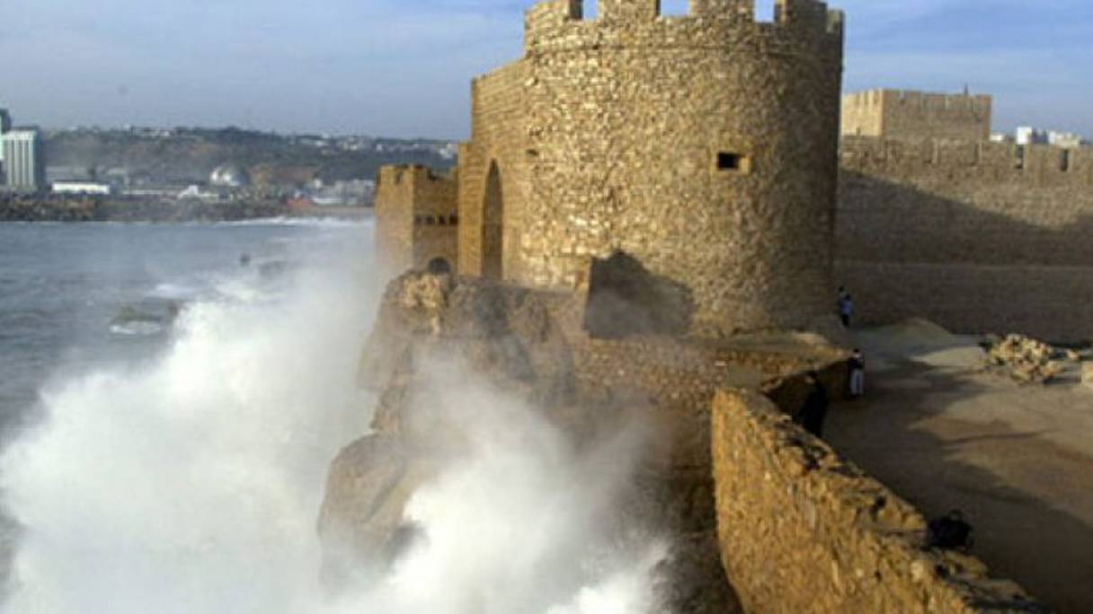 La forteresse de Safi, ville sous domination portugaise de 1488 à 1541, fut contruite par le grand navigateur portugais Vasco de Gama, découvreur des Indes. L'occupation dura 53 ans, puis les Portugais, qui venaient de perdre Agadir, décidèrent d'évacuer Safi.

