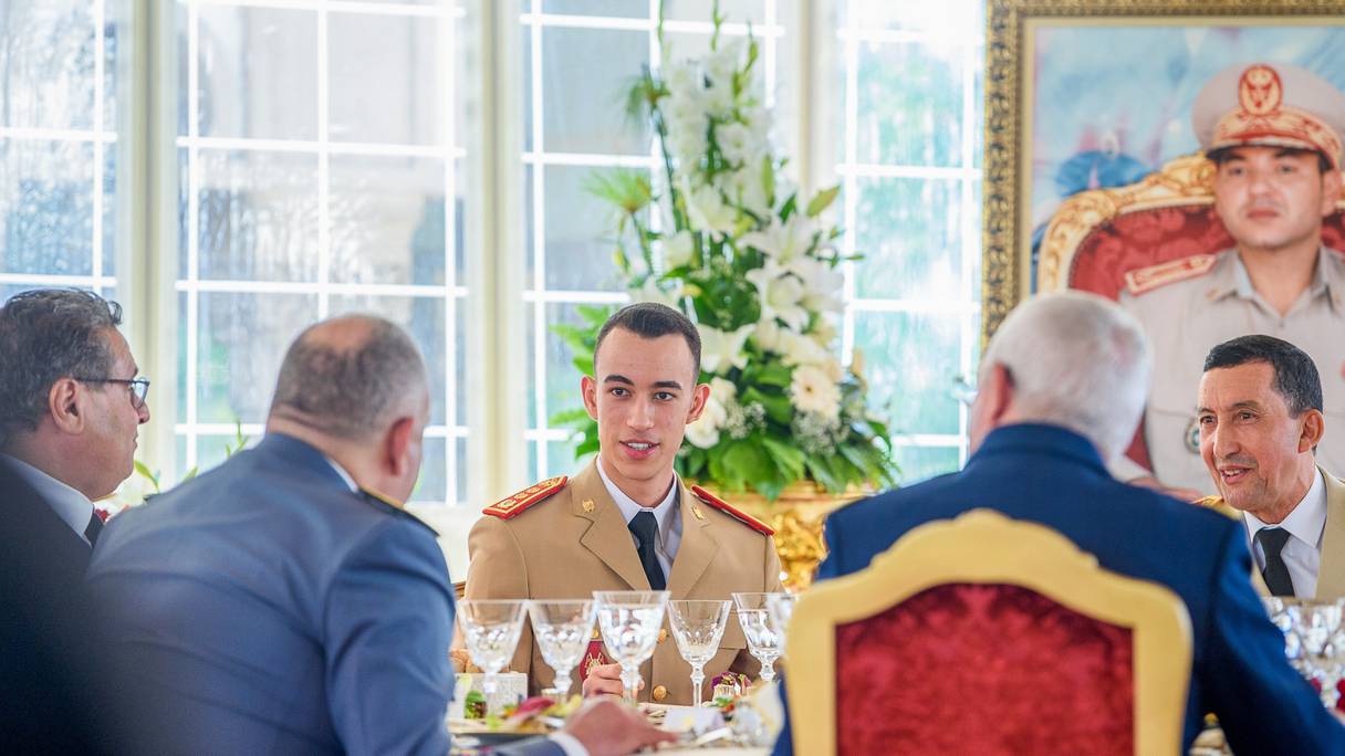 Le Prince Héritier Moulay El Hassan préside le déjeuner offert par le Roi à l’occasion du 67ème anniversaire des FAR