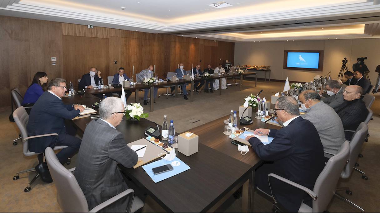 Réunion, à Agadir, le 7 novembre, du Comité de coordination entre les coordinateurs régionaux et les membres du Comité national des candidatures du RNI.
