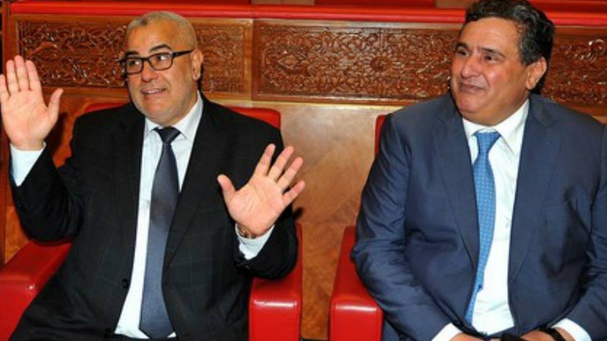 Aziz Akhannouch et Abdelilah Benkirane côte à côte au Parlement.
