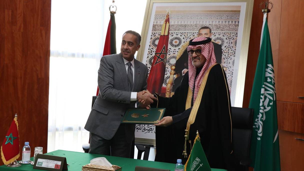 Abdellatif Hammouchi et le vice-président de la Sûreté de l'Etat saoudien, Abdullah Fahad Salih Al-Owais, mardi 24 janvier 2023, à Rabat.

