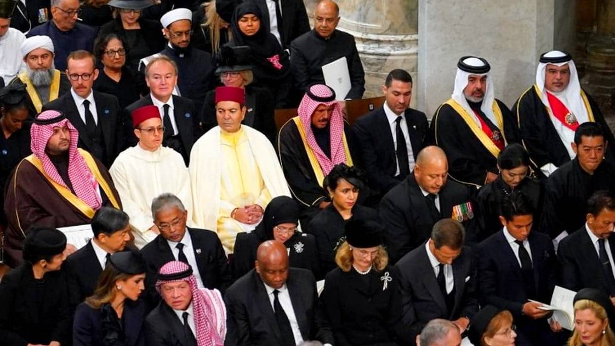 Le prince Moulay Rachid a représenté le roi Mohammed VI aux funérailles d’Etat de la reine Elizabeth II, lundi 19 septembre 2022, à l’abbaye de Westminster à Londres.

