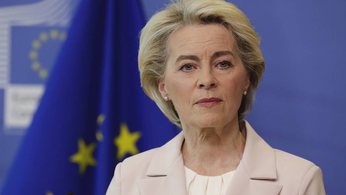 La présidente de la Commission européenne, Ursula von der Leyen, fait une déclaration à Bruxelles le 27 avril 2022, à la suite de la décision du géant russe de l'énergie Gazprom d'arrêter les expéditions de gaz vers la Pologne et la Bulgarie.
