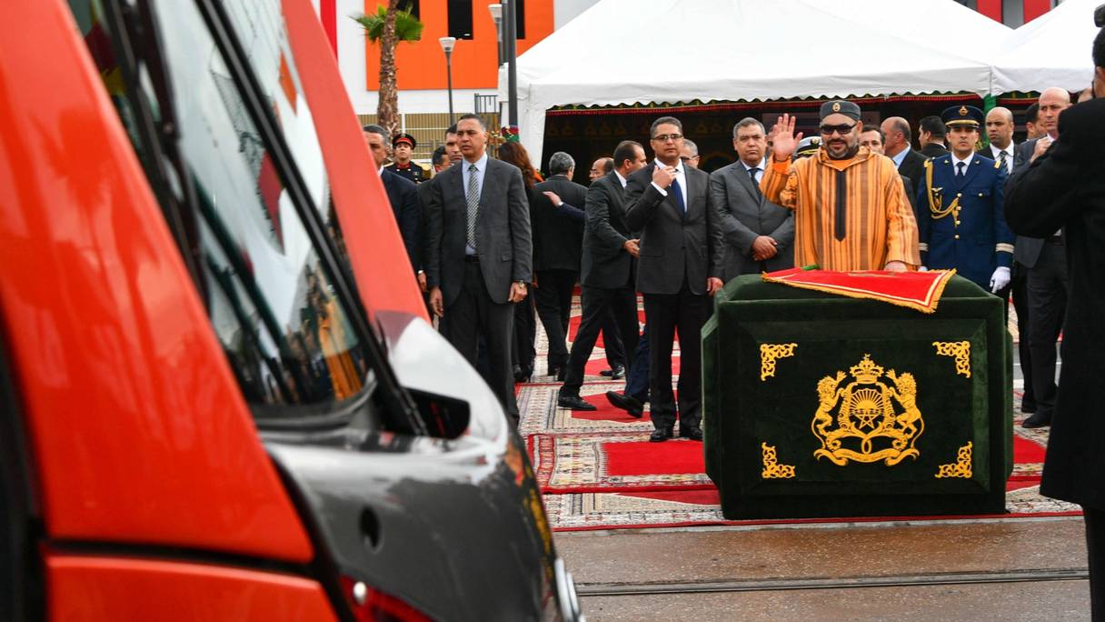 Le roi Mohammed VI inaugurant le lancement de la ligne 2 du tramway de Casablanca, mercredi 23 janvier 2019.
