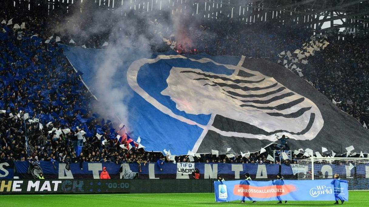 Supporteurs de l'Atalanta avant un match contre la Juventus, le 23 novembre 2019 à Bergame
