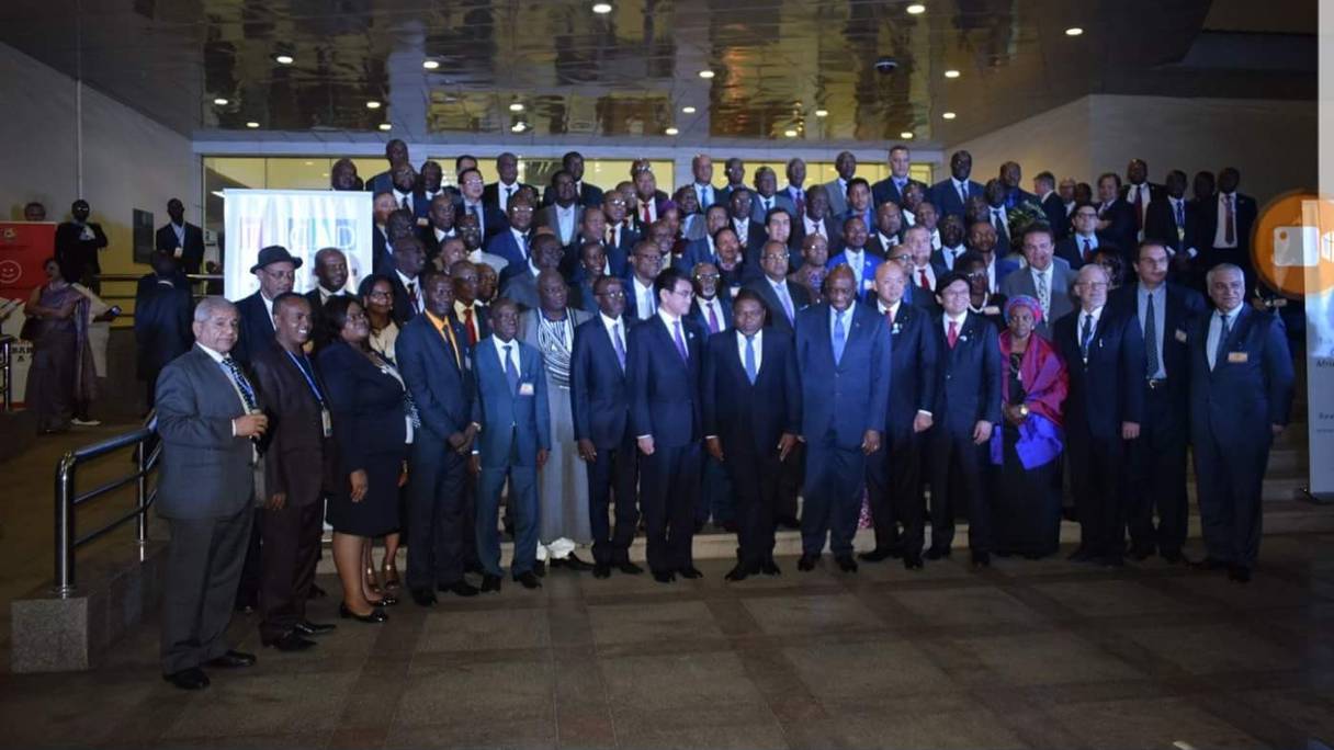 La photo officielle des participants à la réunion de Maputo, où il n'y a nulle trace du soi-disant représentant du Polisario, Ould Salek. En revanche, le MAEC marocain, Nasser Bourita, y figure bel et bien.
