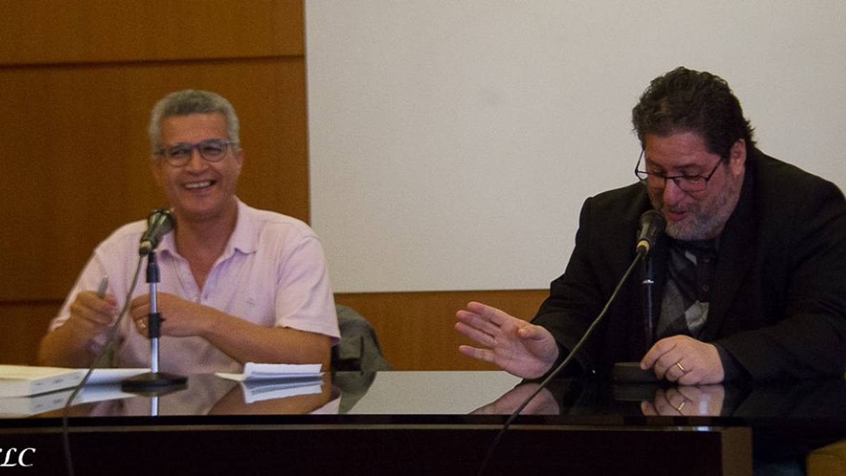 Jean Zganiaris (à droite) et Abdellah Baida lors d'une présentation de l'ouvrage Queer Maroc à Rabat
