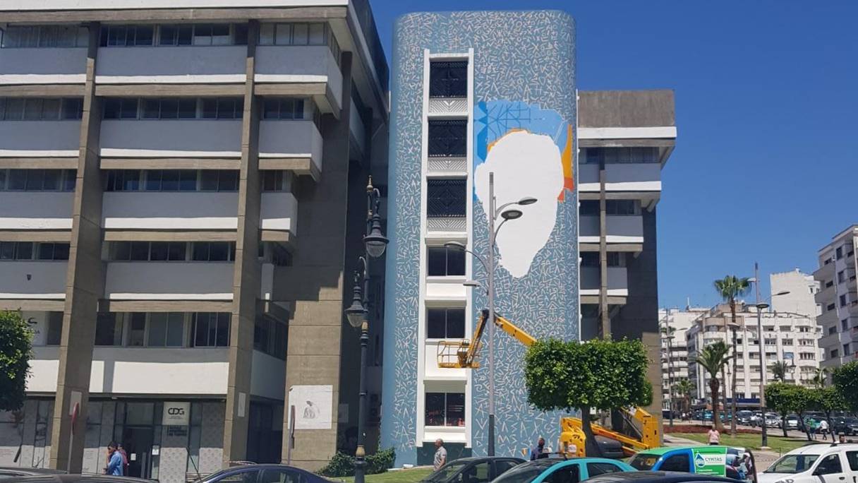 Le portrait de Leïla Alaoui sera finalement repeint sur la façade du Technopark, à Tanger.
