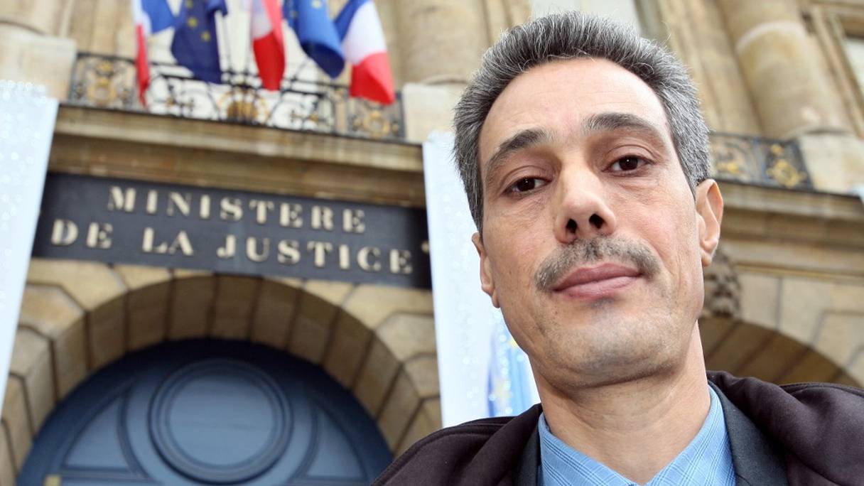 Omar Raddad, condamné en 1994 à 18 ans de prison pour le meurtre de Ghislaine Marchal, ici en 2008, à Paris. Ses avocats ont déposé une demande de révision judiciaire de son procès, sur la base de nouvelles traces d'ADN, retrouvées en 2015.
