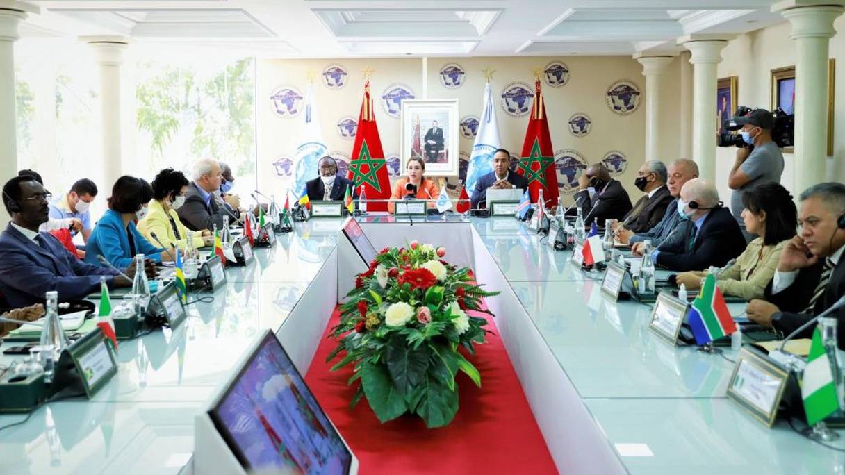 L’association marocaine des droits des victimes (AMDV) tient une réunion avec des diplomates accrédités au Maroc.
