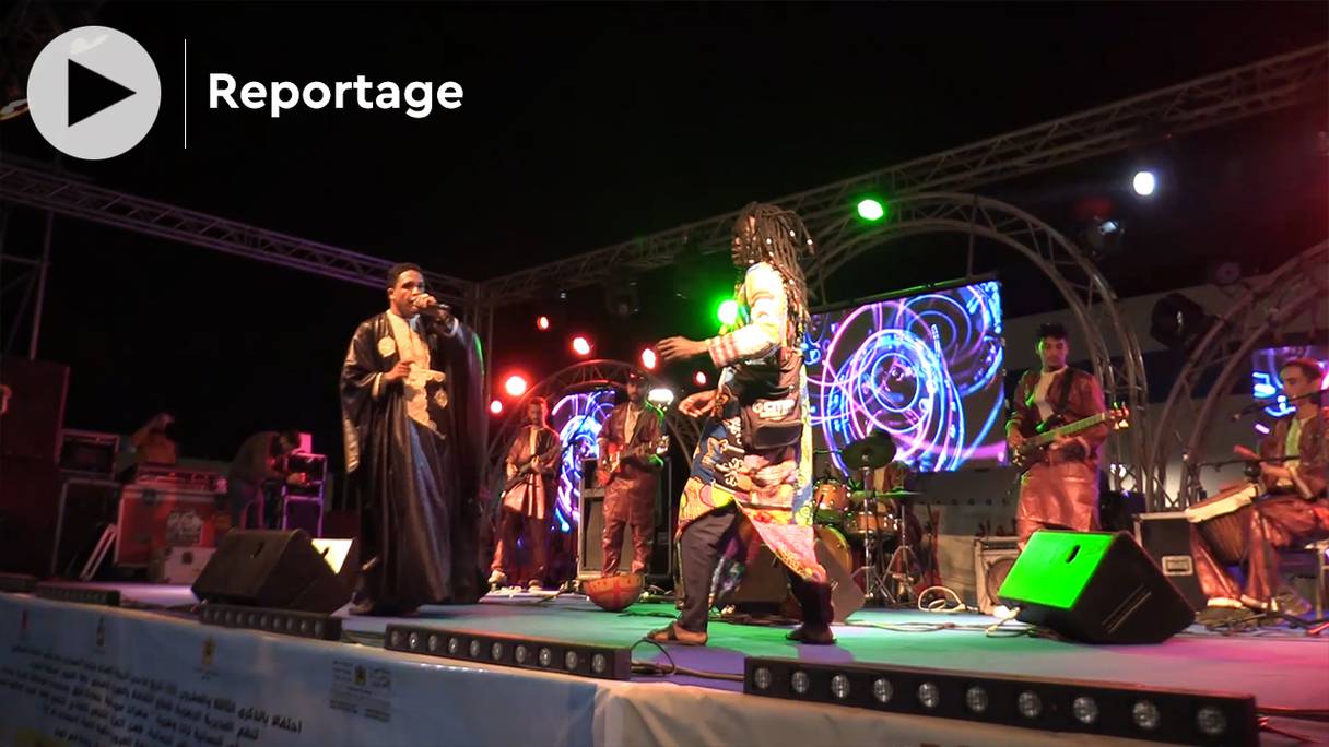 A Foum El Oued, non loin de Laâyoune, en cet été 2022, des soirées musicales ont été animées par des artistes spécialistes du genre, et mettent en valeur le patrimoine hassani.
