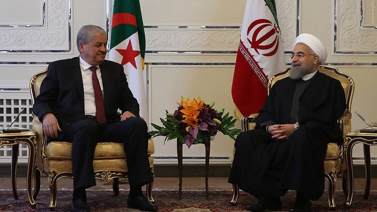 Le président iranien, Hassan Rohani, recevant le Premier ministre algérien, A. Sellal.
