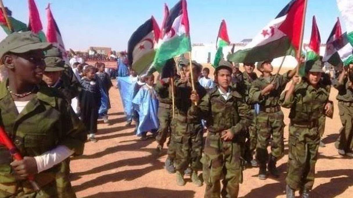Dans les camps de Tindouf, les enfants ne vont pas à l'école, mais sont enrôlés dans les milices du Polisario.

