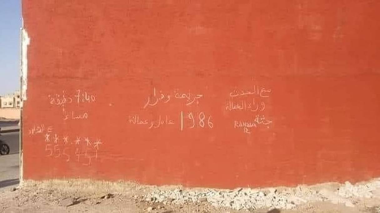 Ces inscriptions retrouvées sur un mur à Marrakech, au quartier Mhamid, donneraient aux autorités les clés pour résourdre un crime datant de 1986.
