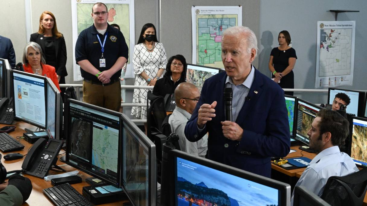 Le président américain Joe Biden à un briefing sur les incendies de forêt au Nouveau-Mexique, au State Emergency Operations Center, à Santa Fe, le 11 juin 2022.
