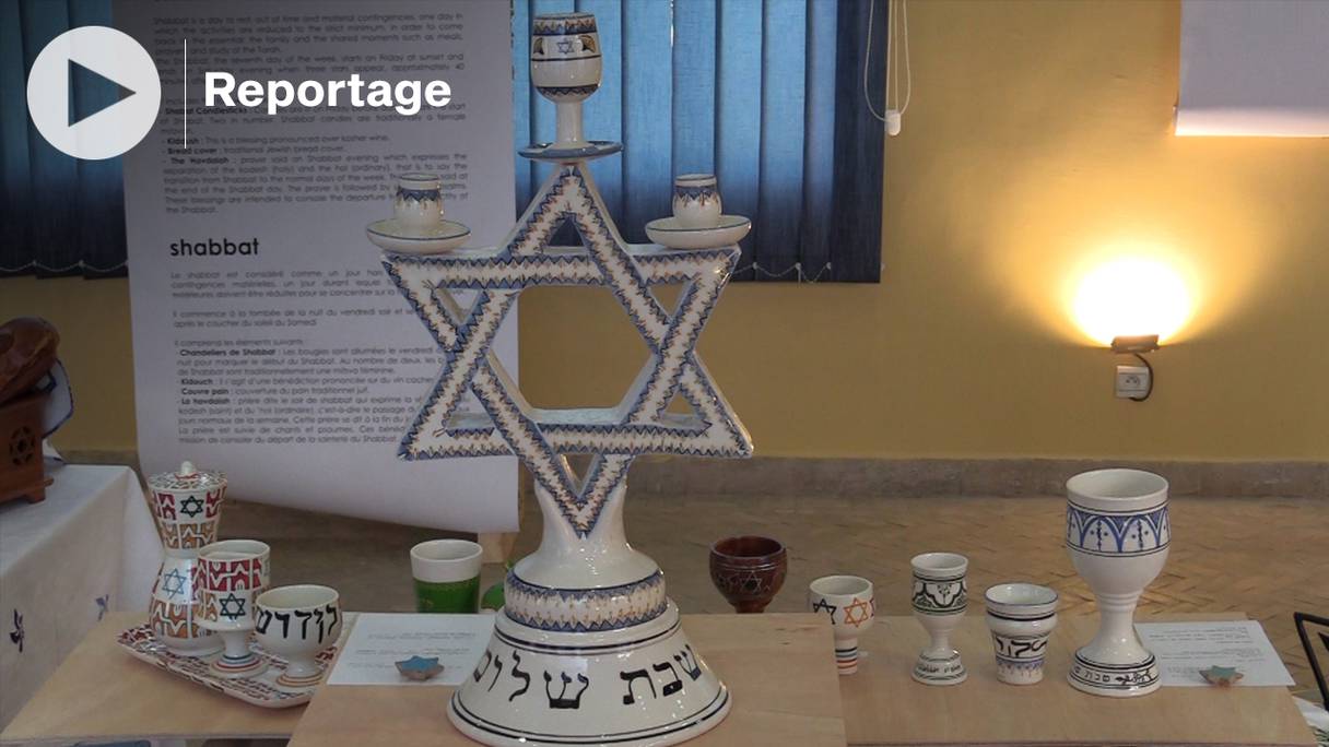 L’exposition à Fès, du 20 au 25 juin 2022, a permis de (re)découvrir l’histoire du patrimoine judéo-marocain à travers des objets artisanaux revisités.
