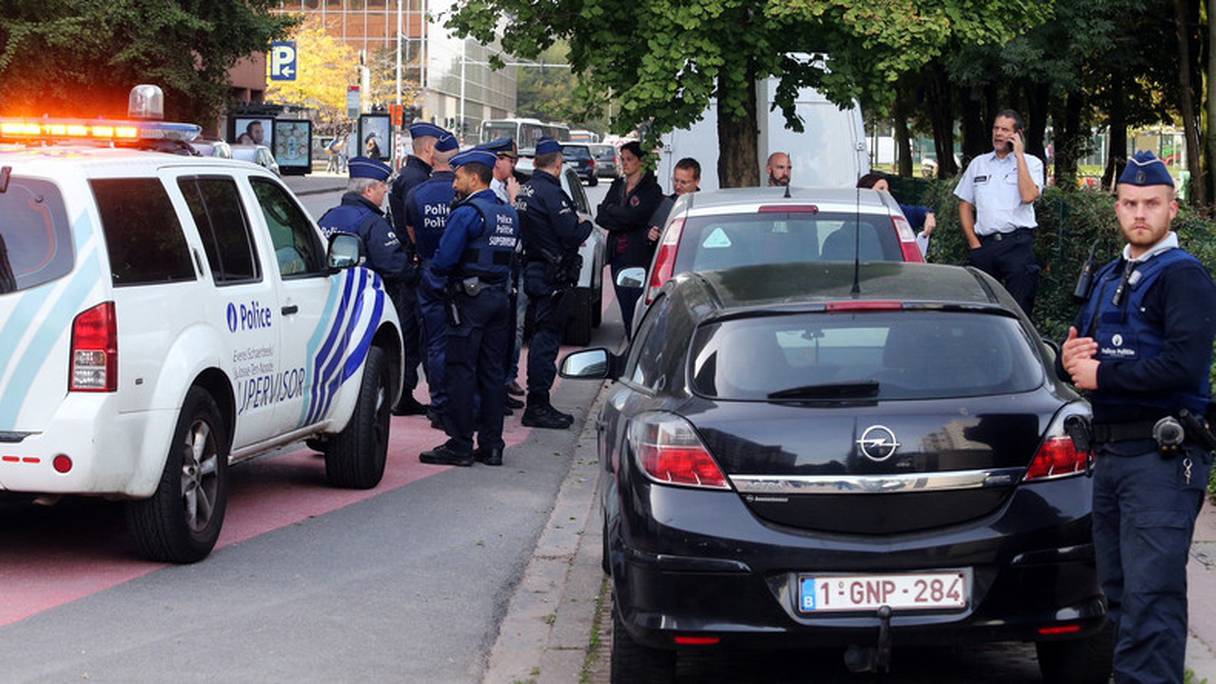 Attaque au couteau à Bruxelles, un policier blessé.
