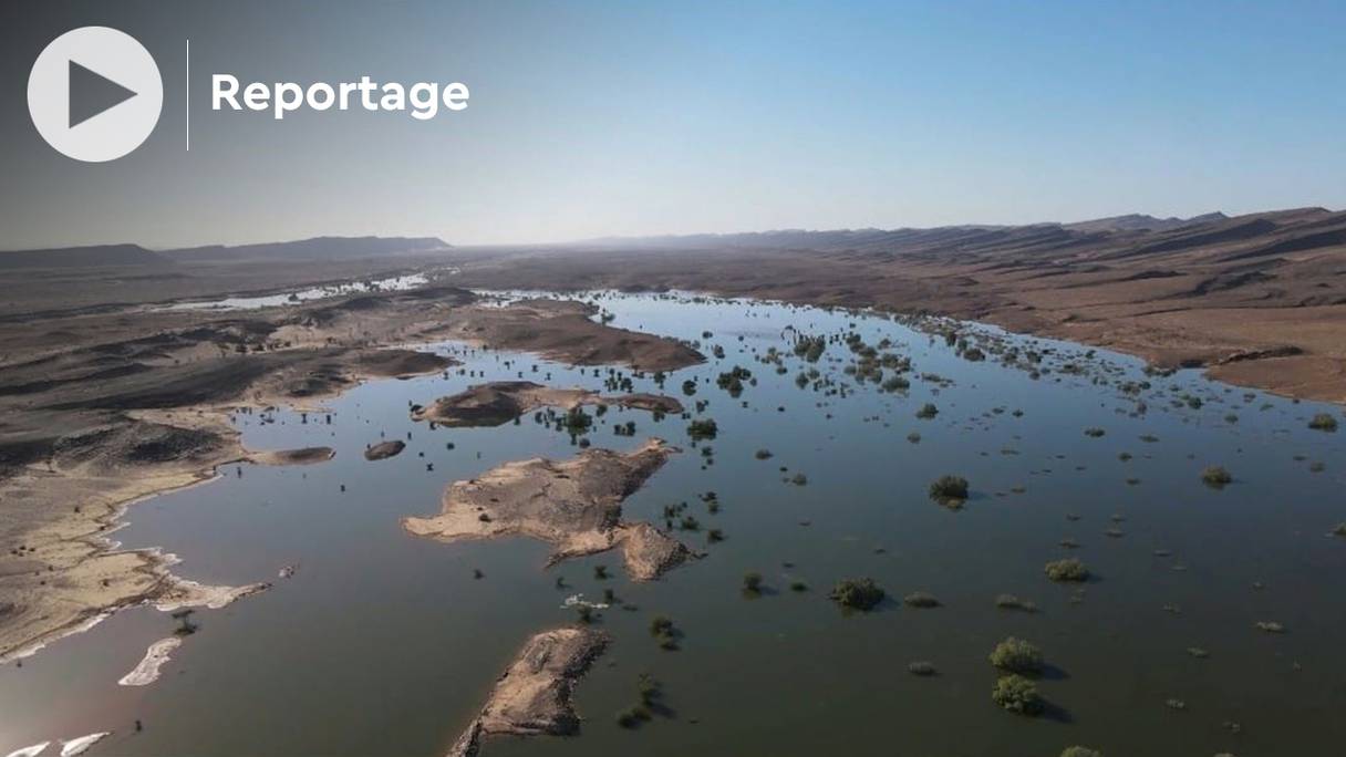 Le barrage de Touizgui Remz, dans la province d'Assa-Zag, permet d'irriguer près de 1.000 hectares de terres agricoles, et d’abreuver le cheptel dans une région où l’élevage camelin prédomine.
