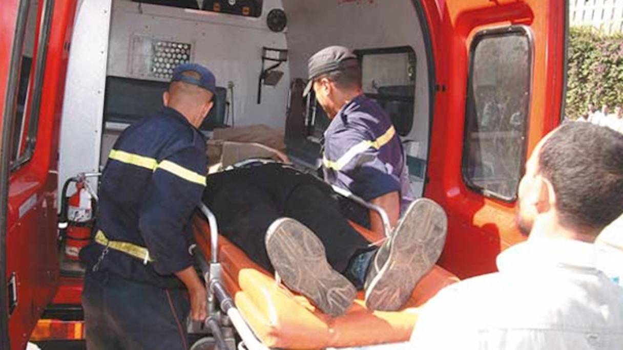 Une ambulance évacue un blessé. (Photo d'illustration)
