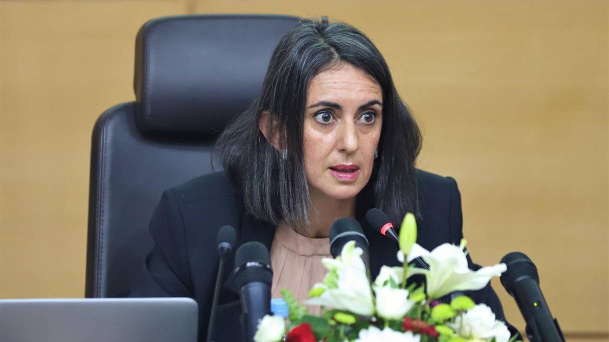 La ministre de l’Economie et des finances, Nadia Fettah Alaoui, lors d’une conférence de presse pour la présentation du projet de loi de finances 2022, le 26 octobre 2021, à Rabat. 
