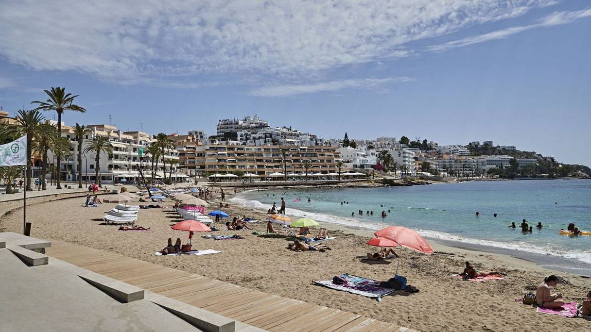 La plage d'Ibiza, d'habitude bondée, en cette période de pandémie du coronavirus. 
