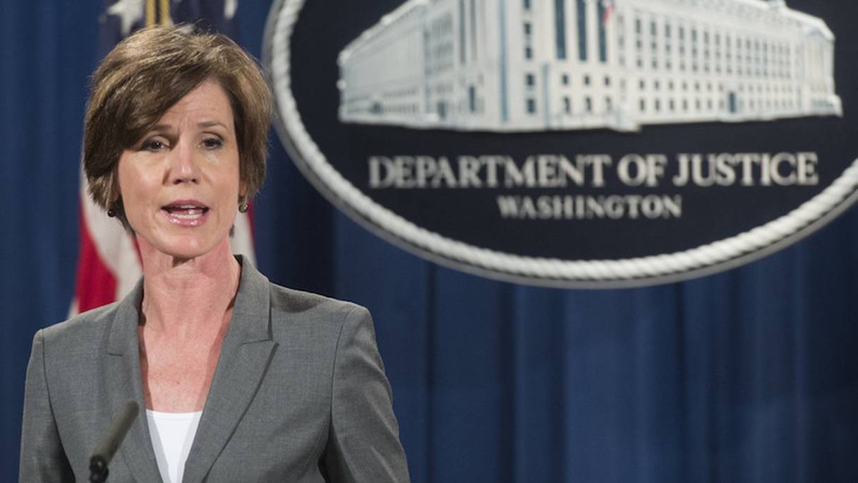Sally Yates, qui était n°2 du ministère sous l'administration Obama, avait mis en doute dans une note interne la légalité du décret.
