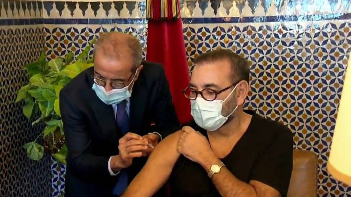 Le souverain a reçu une première injection d'un vaccin anti-Covid-19, jeudi 28 janvier 2021, au palais royal de Fès. 
