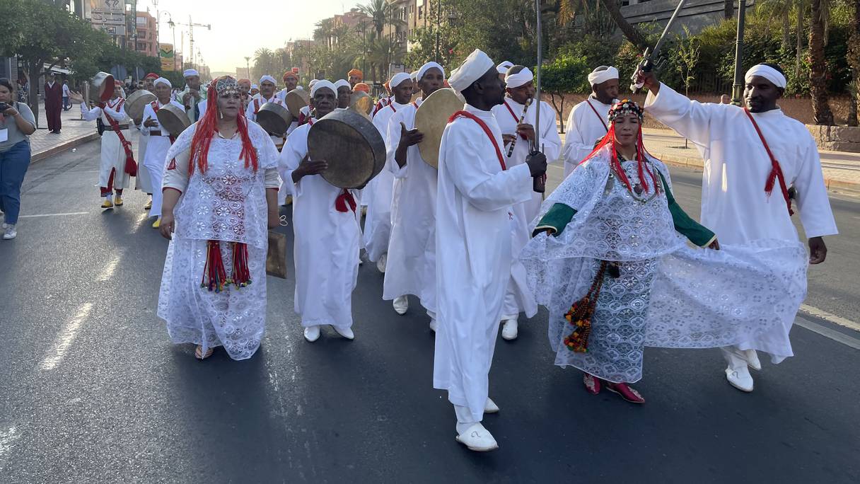 شوارع مراكش ترقص على نغمات مهرجان الفنون الشعبية