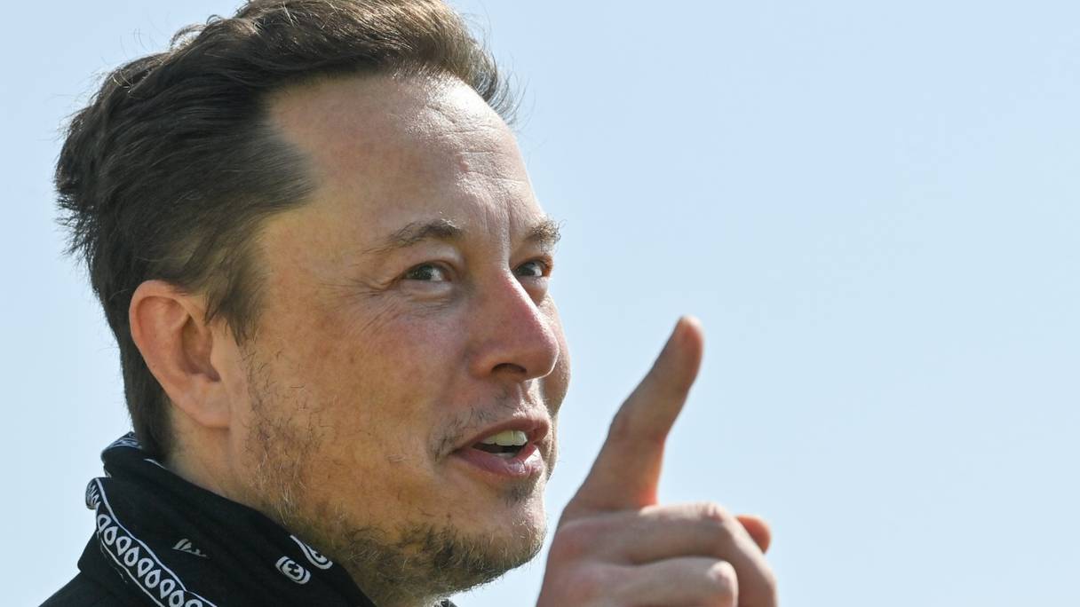 L'entrepreneur et magnat des affaires américain Elon Musk lors d'une visite à l'usine Tesla Gigafactory en construction, le 13 août 2021 à Gruenheide près de Berlin, dans l'est de l'Allemagne.
