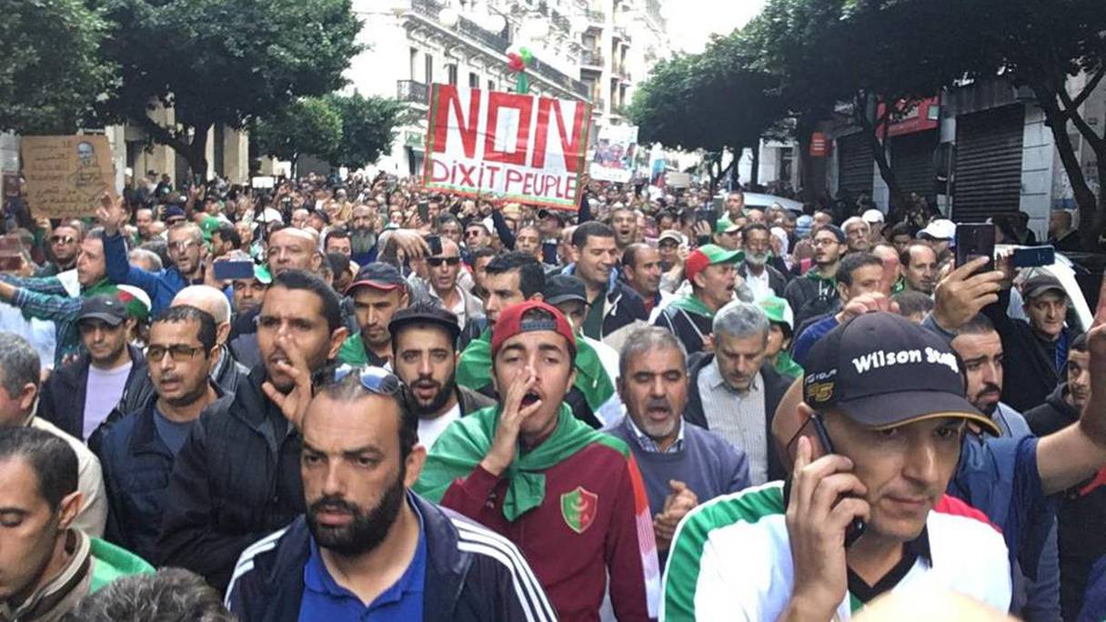 Des manifestants du Hirak à Alger.
