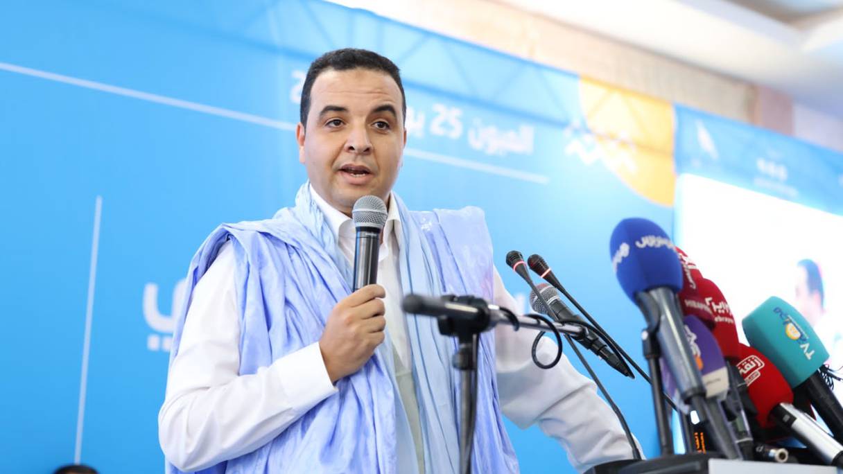 Mustapha Baitas, membre du bureau politique du RNI, préside la séance inaugurale d'un congrès régional de ce parti, le 25 juin 2022, à Laâyoune.
