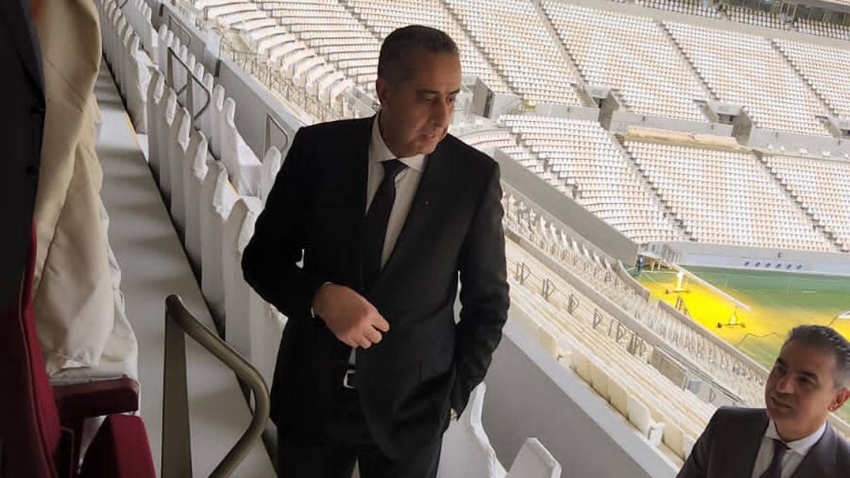 Abdellatif Hammouchi, patron du pôle DGSN-DGST, visitant des installations sportives au Qatar, en mai 2022.
