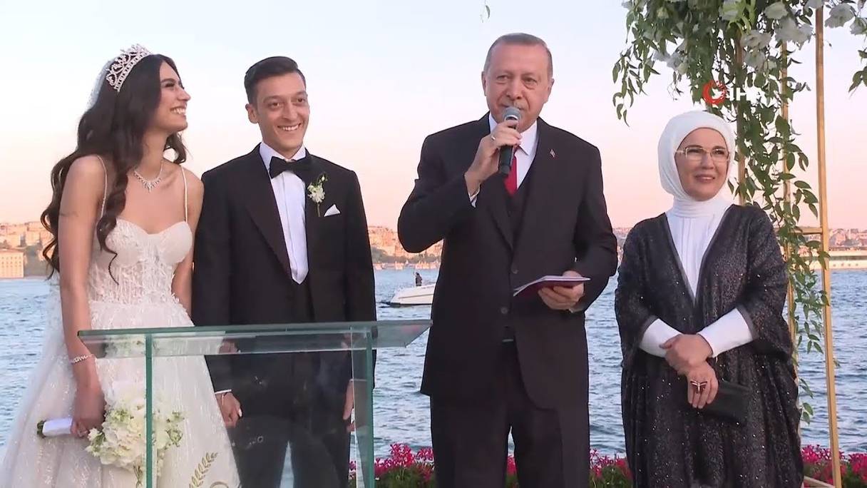 Le président turc Erdogan au mariage du footballeur Mesut Özil.
