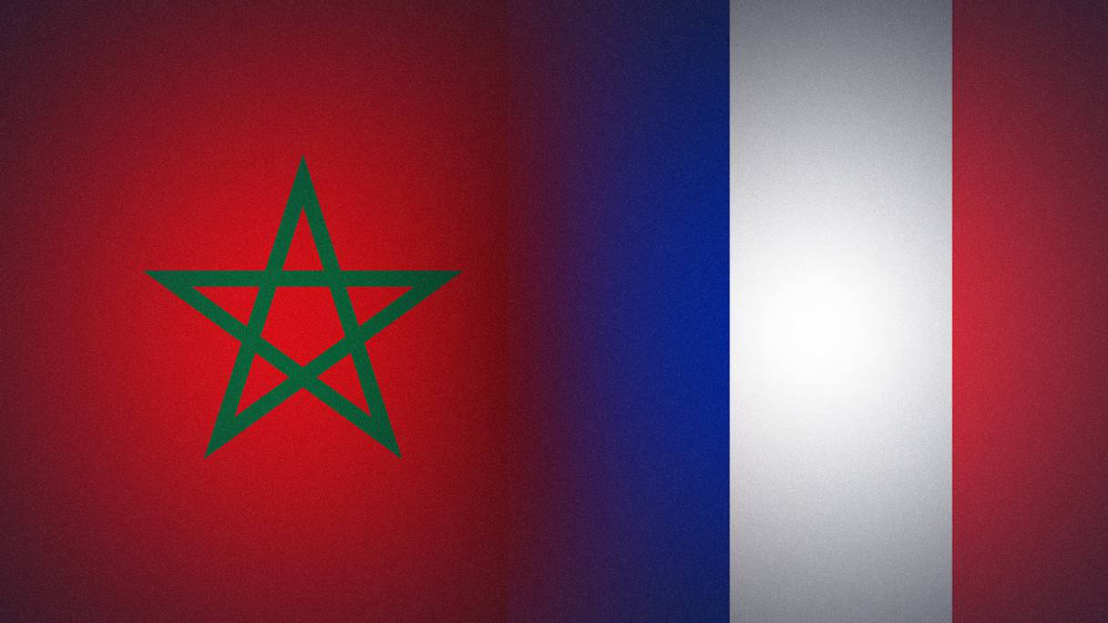 Les drapeaux marocain et français.
