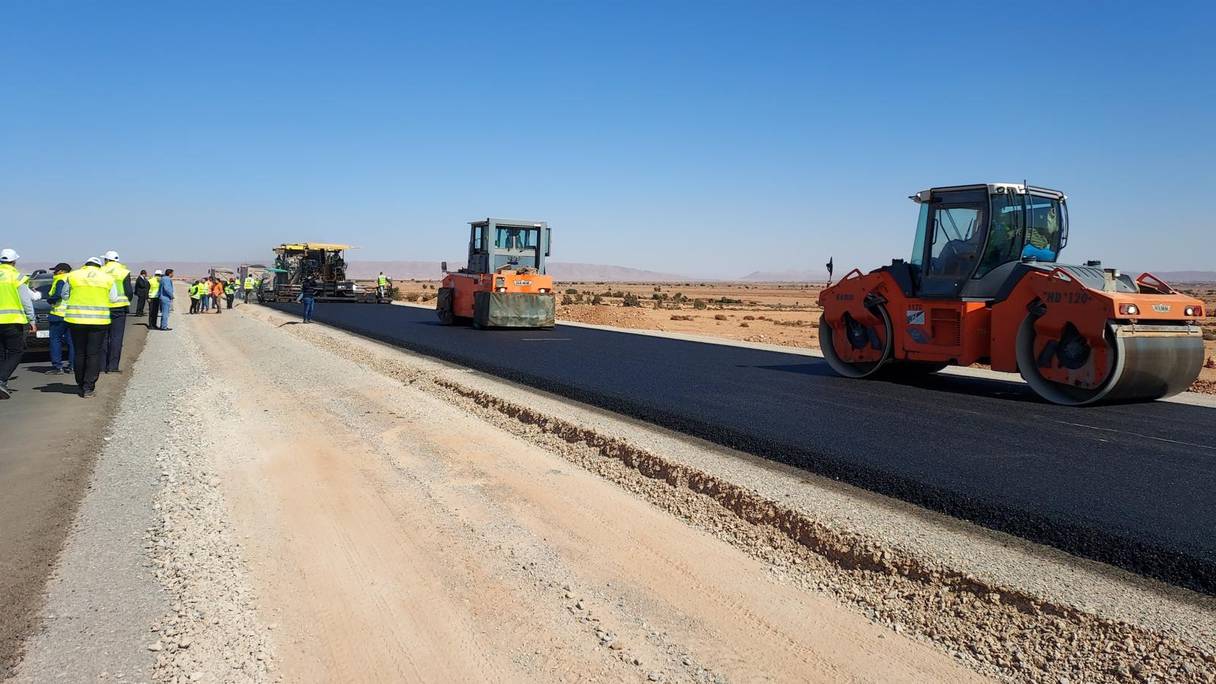 Travaux de réalisation du mégaprojet de la voie Express reliant Tiznit à Dakhla (photo d'illustration).
