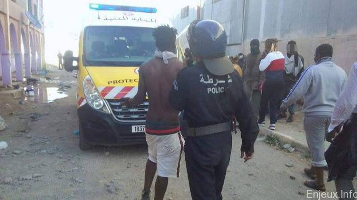 HRW dénonce une "expulsion sommaire massive" des réfugiés subsahariens par les autorités algériennes.
