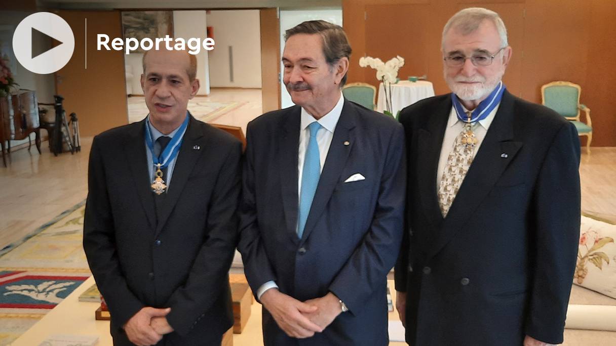 Mostapha Bousmina, président de l’Université Euro-Med de Fès et José Manuel Roldan, ex-vice-président , ont reçu la Croix de commandeur de l’Ordre du mérite civil octroyée par le roi Felipe VI d’Espagne et l'ambassadeur Ricardo Diez-Hochleitner Rodriguez.
