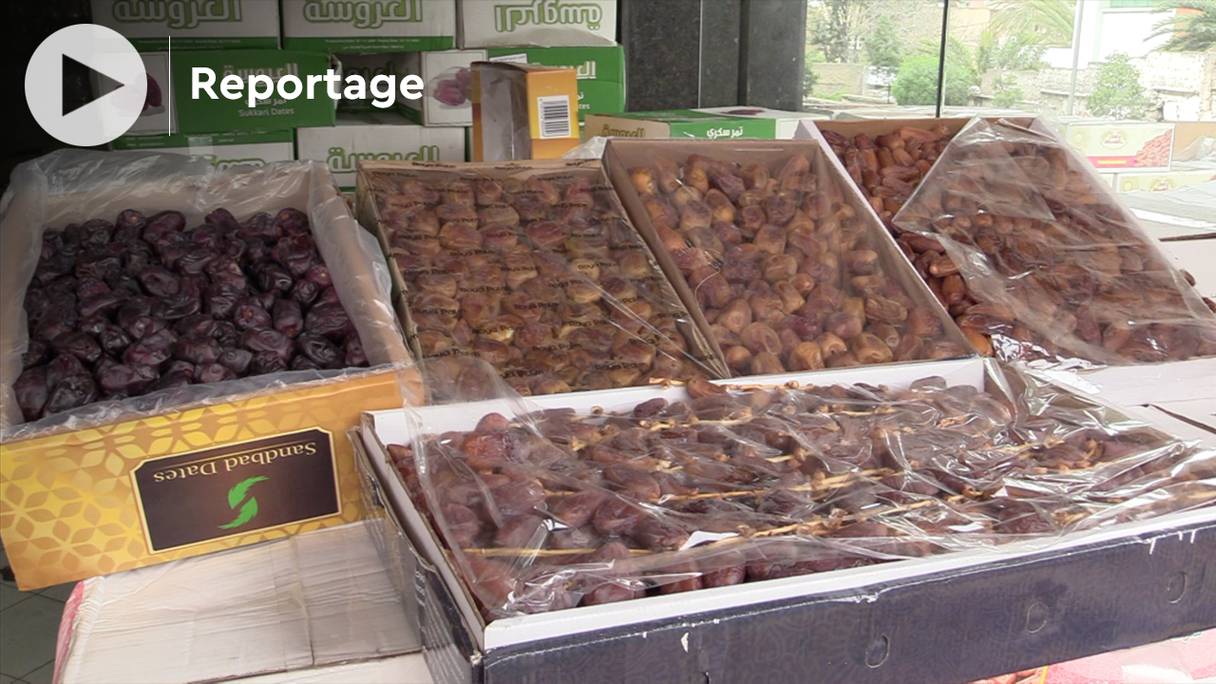 Au marché des dattes Derb Mila, les dattes affichent une bonne disponibilité avec une offre abondante et diversifiée.
