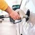 Carburants: une légère baisse du prix à la pompe, mais...